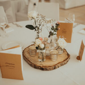 Holzscheiben u. Menukartenhalter